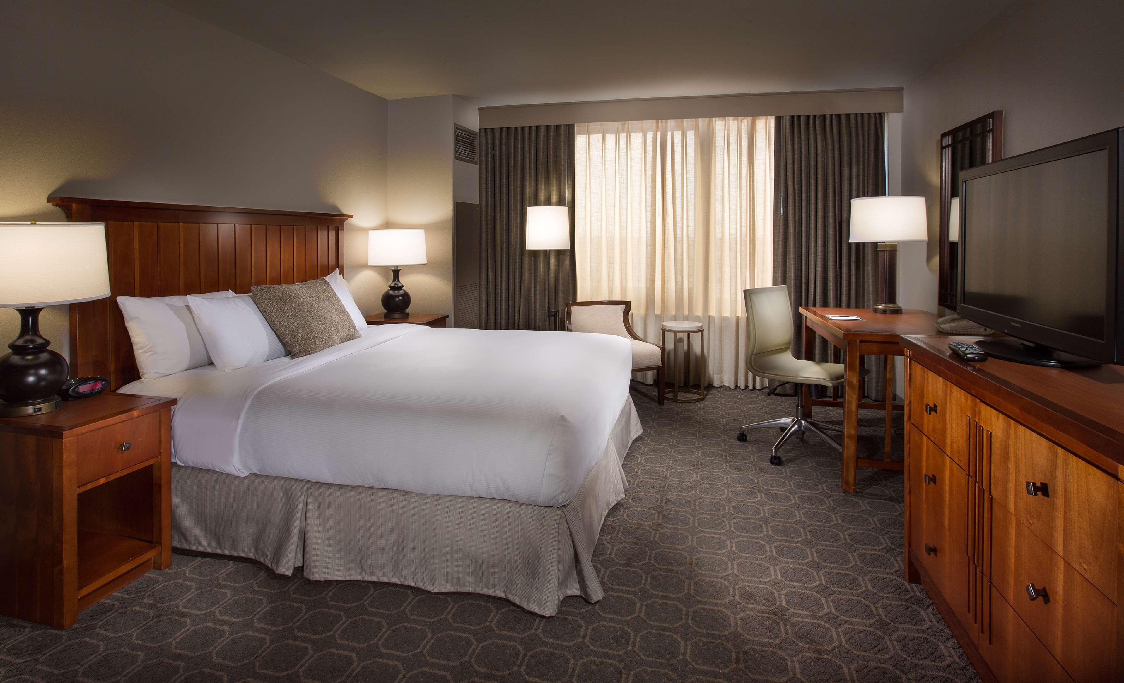 Doubletree By Hilton Chicago - Oak Brook Hotel Exterior photo