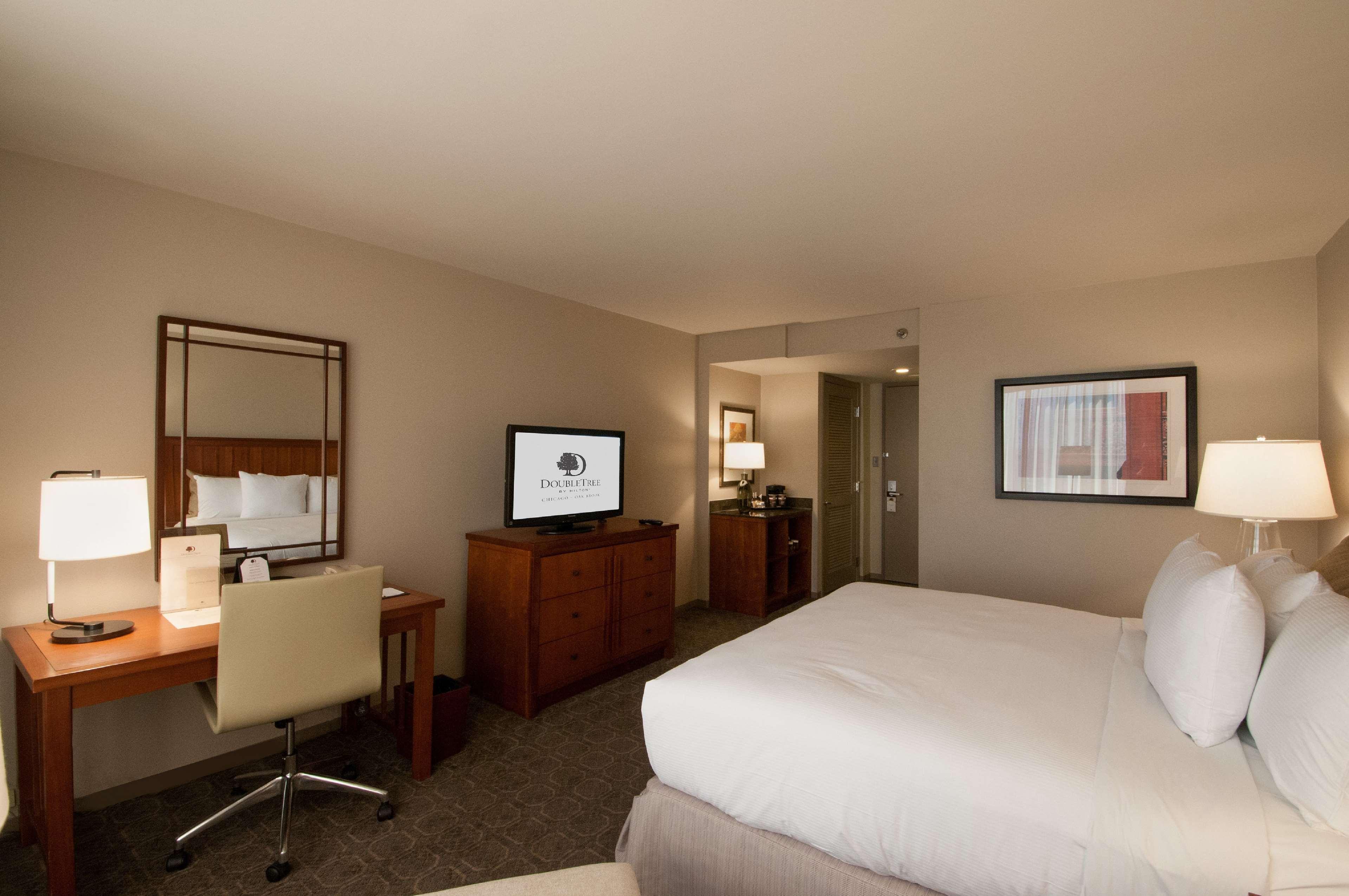 Doubletree By Hilton Chicago - Oak Brook Hotel Exterior photo