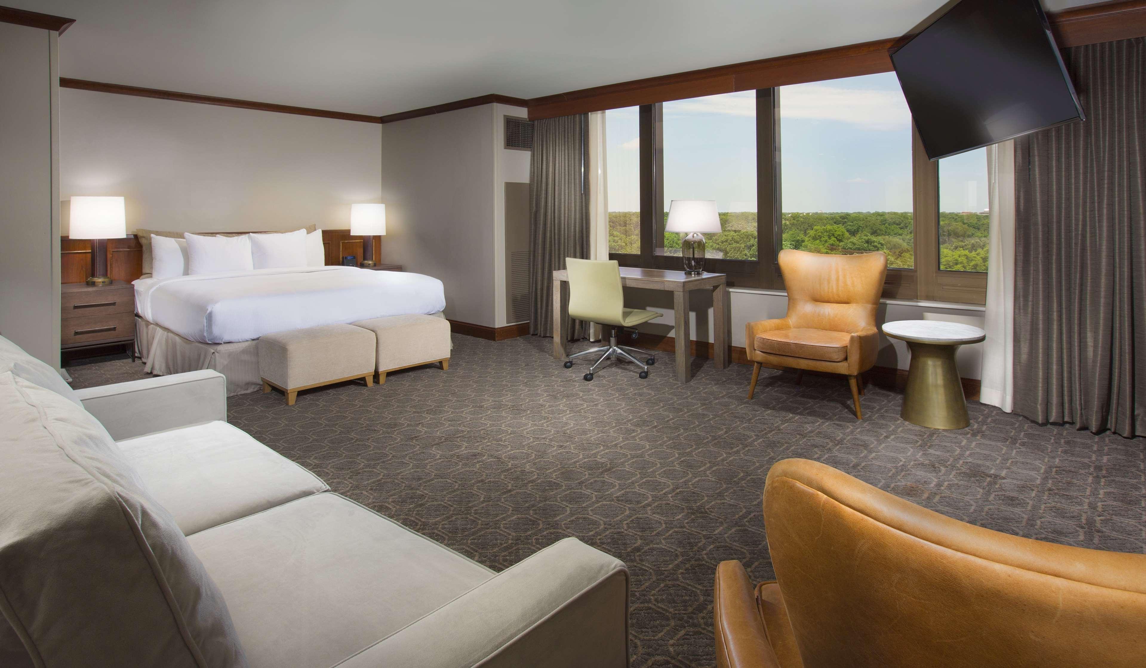 Doubletree By Hilton Chicago - Oak Brook Hotel Exterior photo
