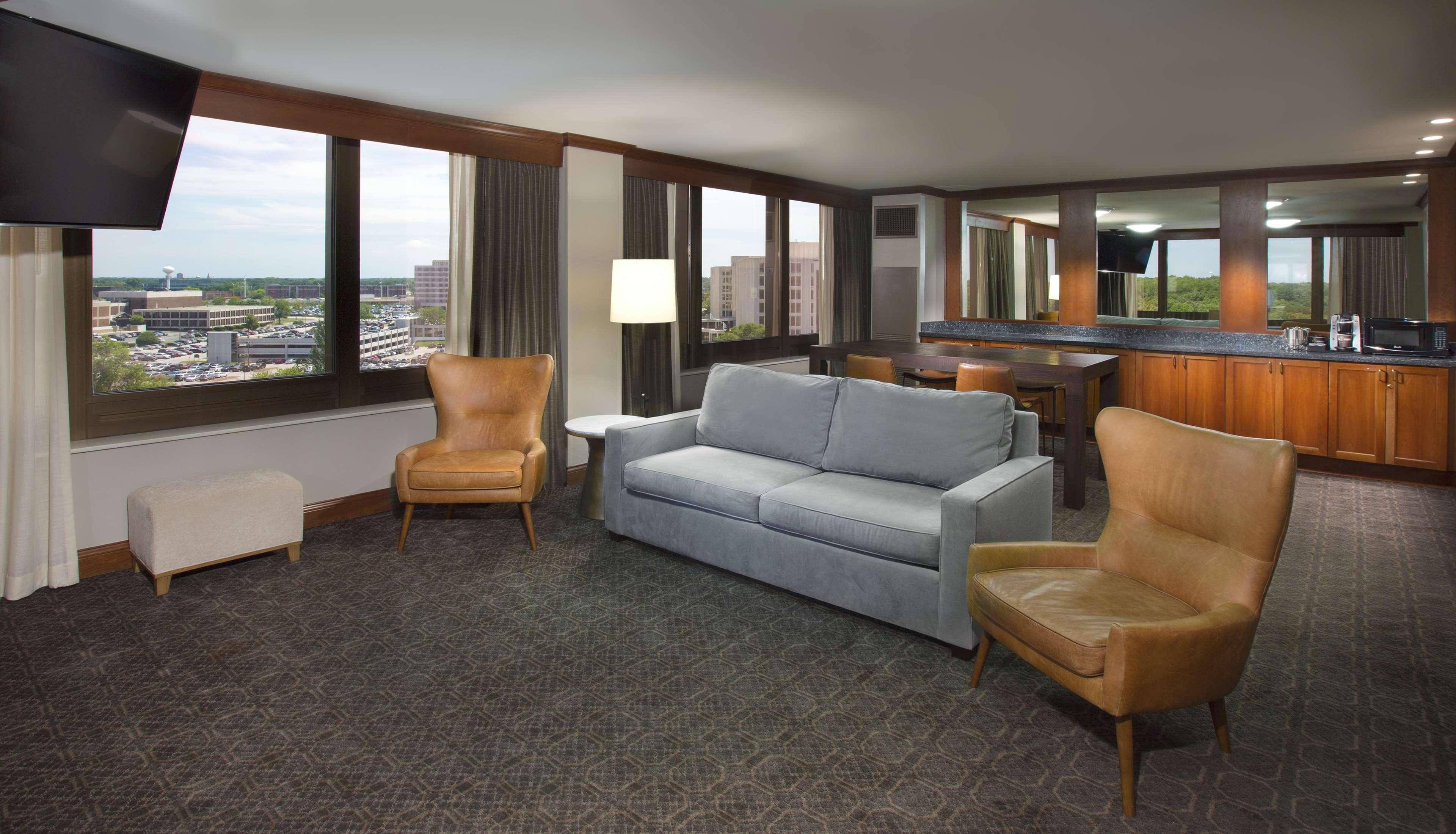 Doubletree By Hilton Chicago - Oak Brook Hotel Exterior photo