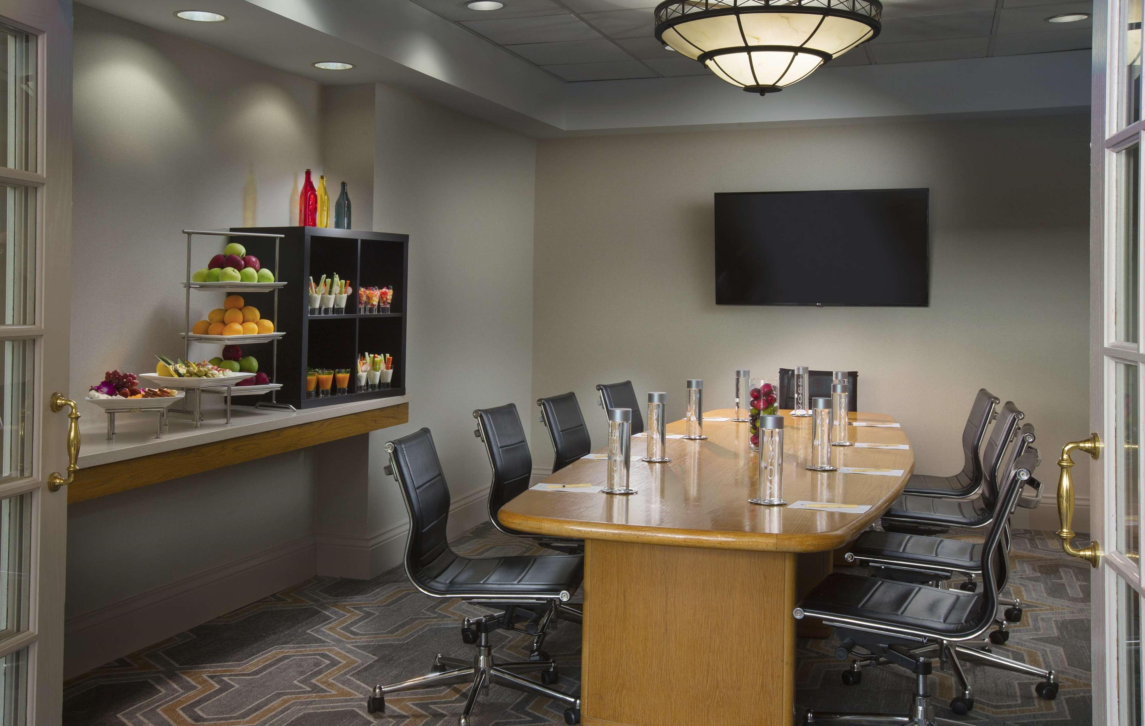 Doubletree By Hilton Chicago - Oak Brook Hotel Exterior photo