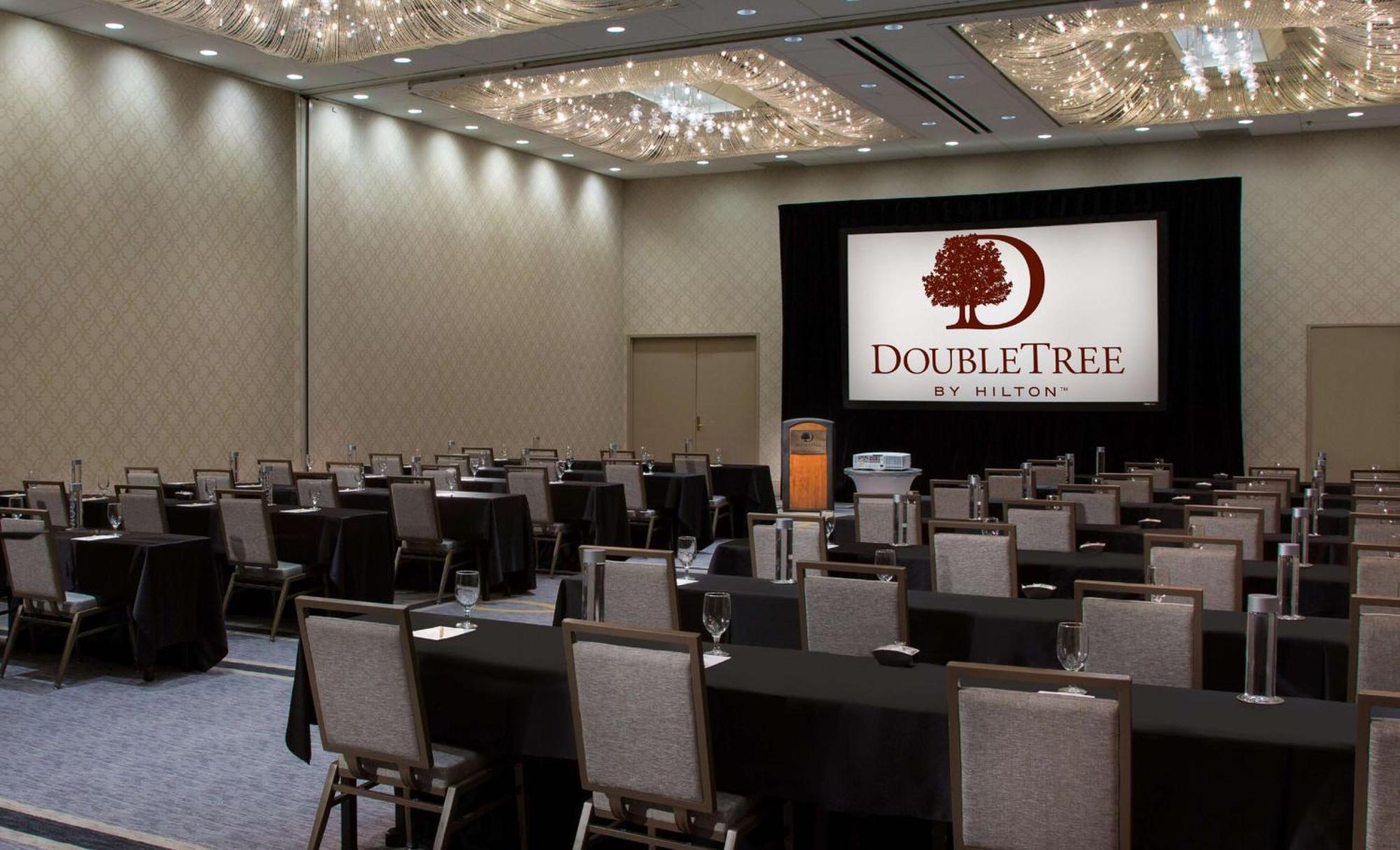 Doubletree By Hilton Chicago - Oak Brook Hotel Exterior photo