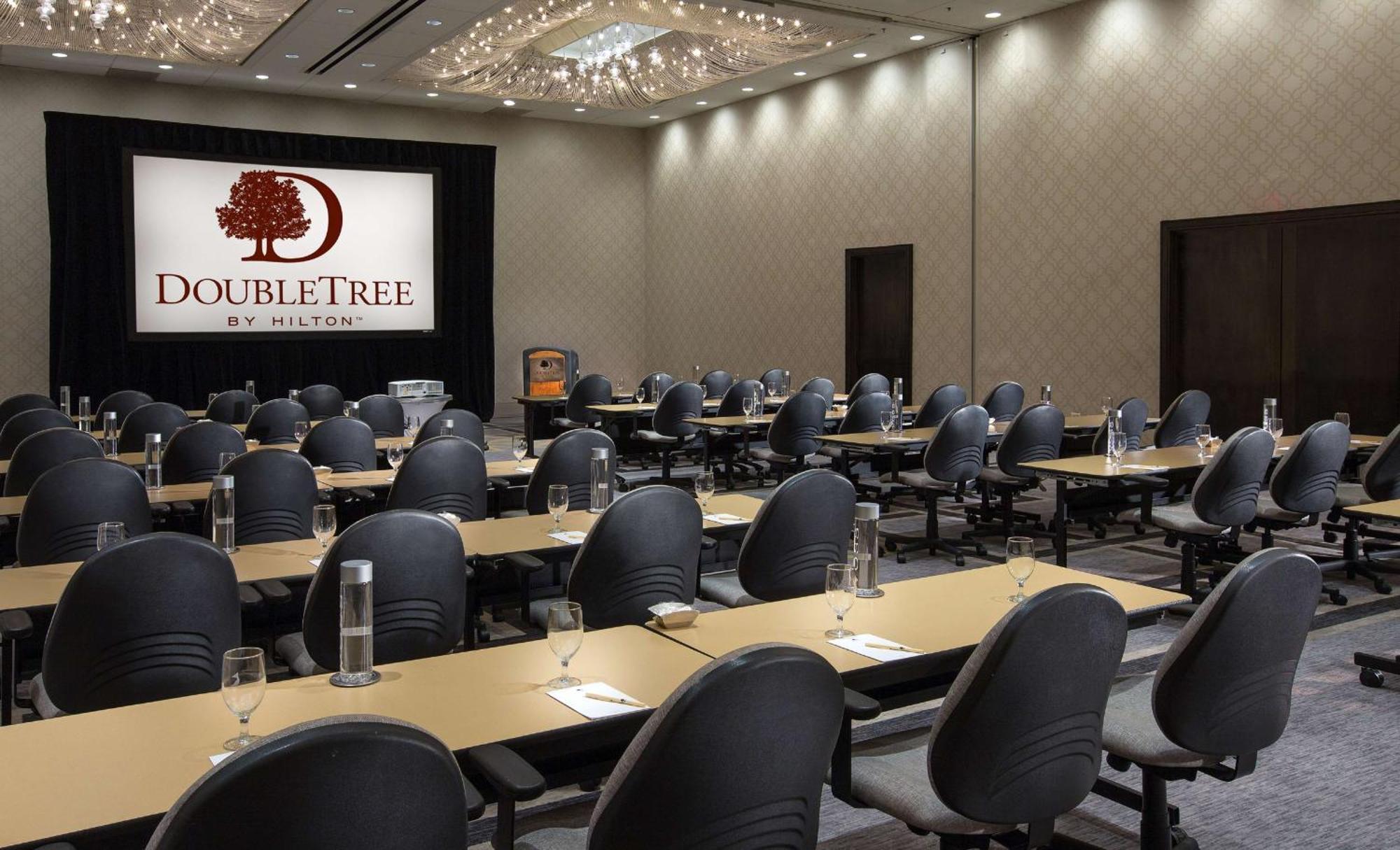 Doubletree By Hilton Chicago - Oak Brook Hotel Exterior photo